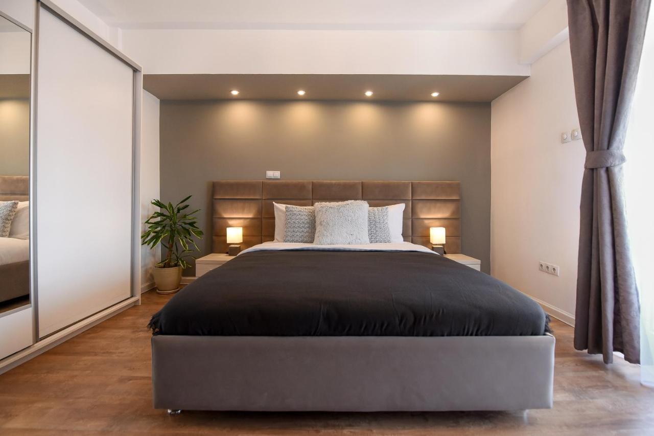 Chic Accommodation With Breathtaking Views Over Calea Victoriei - Your Central Heaven Bucareste Exterior foto