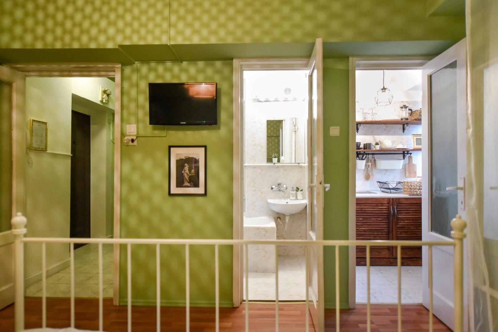 Chic Accommodation With Breathtaking Views Over Calea Victoriei - Your Central Heaven Bucareste Quarto foto