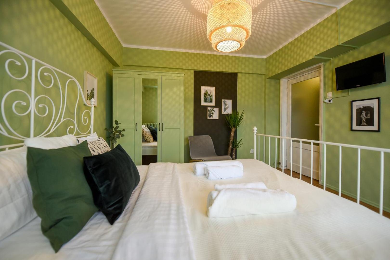 Chic Accommodation With Breathtaking Views Over Calea Victoriei - Your Central Heaven Bucareste Quarto foto
