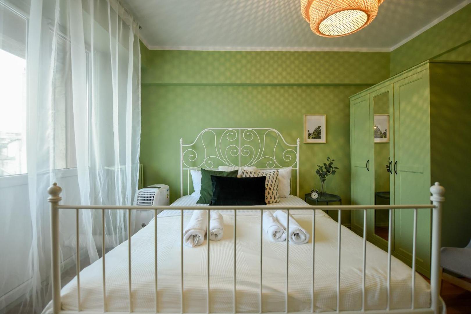 Chic Accommodation With Breathtaking Views Over Calea Victoriei - Your Central Heaven Bucareste Quarto foto