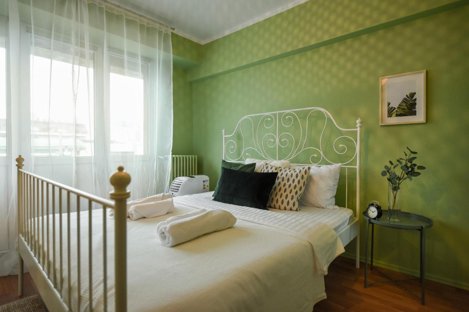 Chic Accommodation With Breathtaking Views Over Calea Victoriei - Your Central Heaven Bucareste Quarto foto